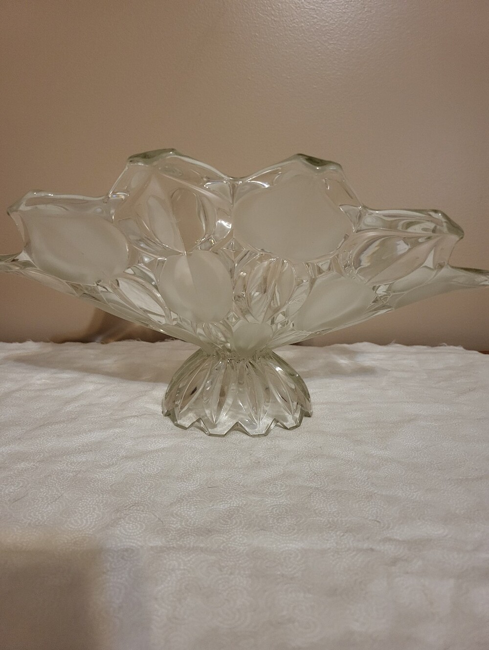 Bohemian 1950s Clear/frosted Tulips 7 × 13.25 × 9 Inch Banana Boat Decor